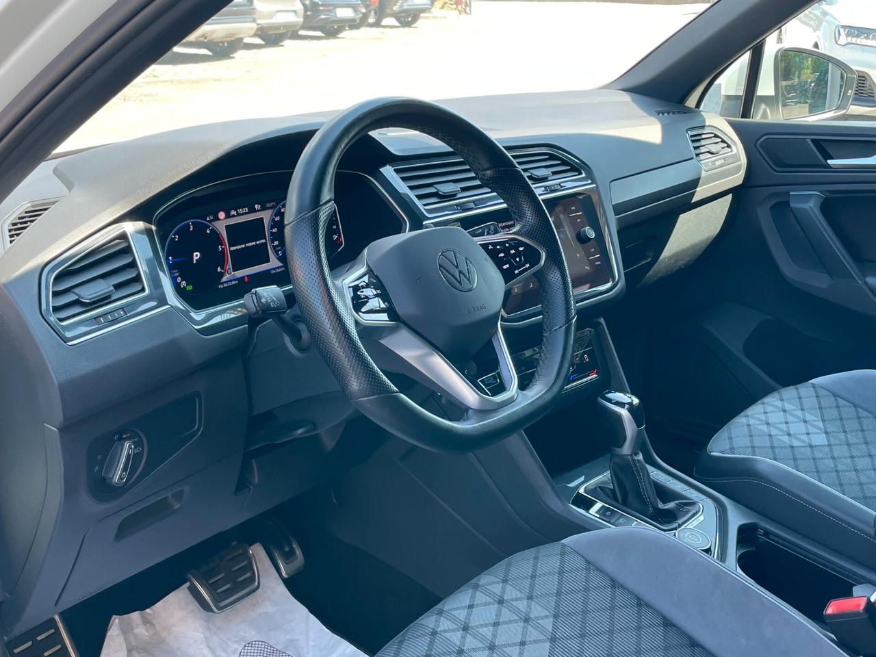 Volkswagen Tiguan R-LINE 2.0 TDI 150 CV SCR DSG 4MOTION GANCIO
