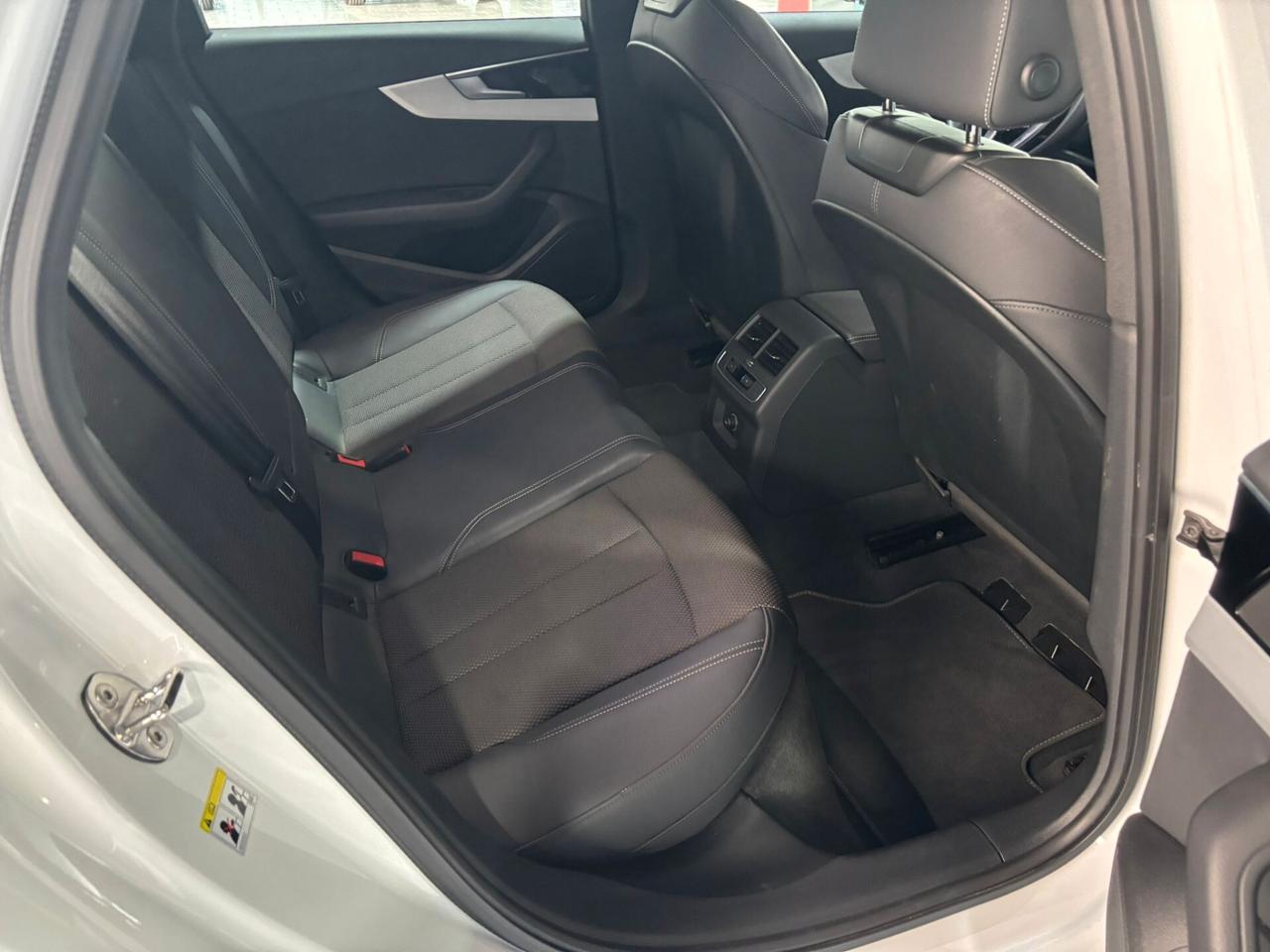 Audi A4 Avant 40 TDI S tronic line edition