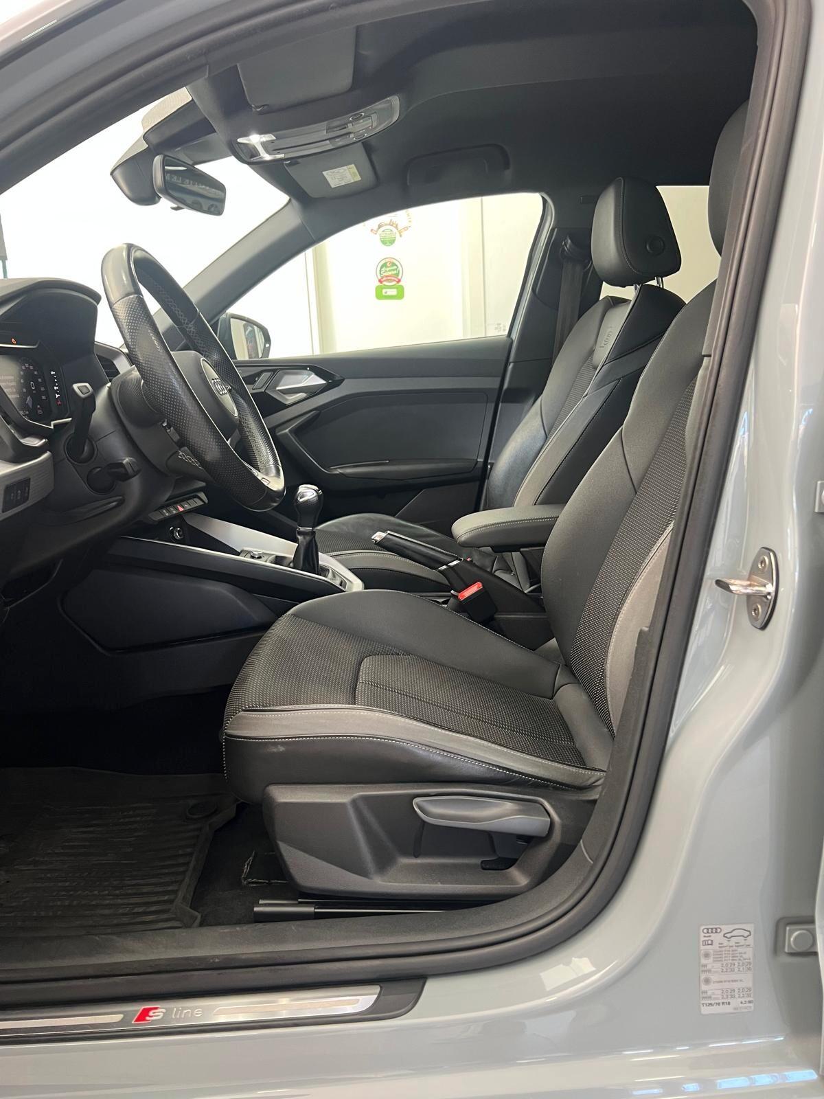 Audi A1 citycarver 30 TFSI Identity Contrast