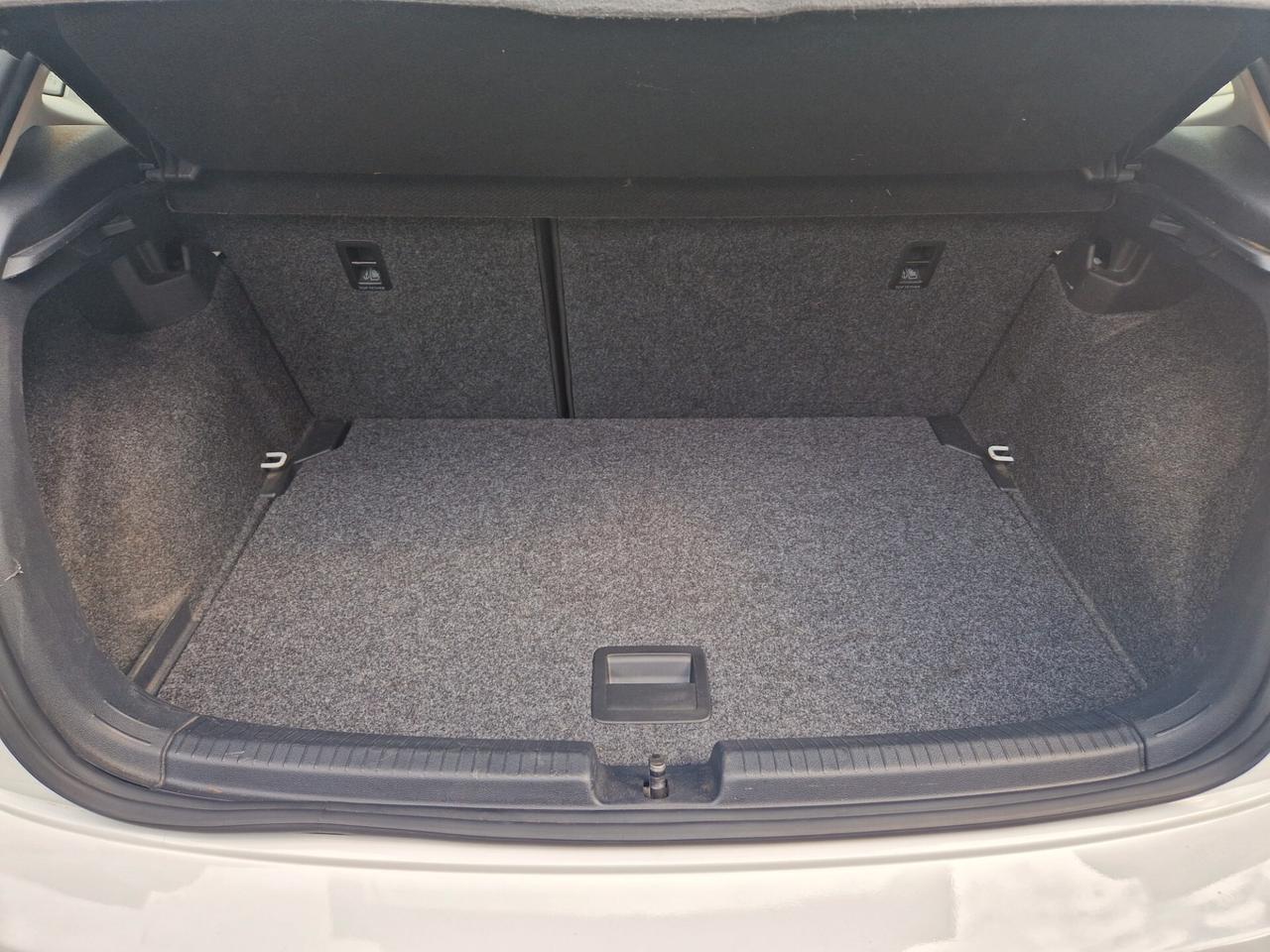 Volkswagen Polo 1.0 80CV "55.200 km" Carplay, Sensori, Clima bizona