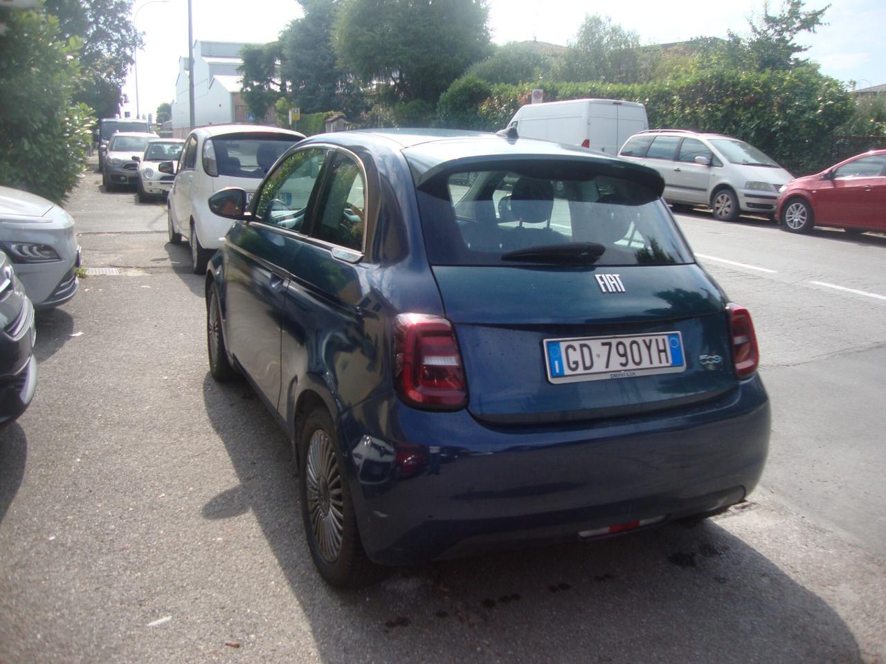 Fiat 500e Berlina 42 kWh La Prima