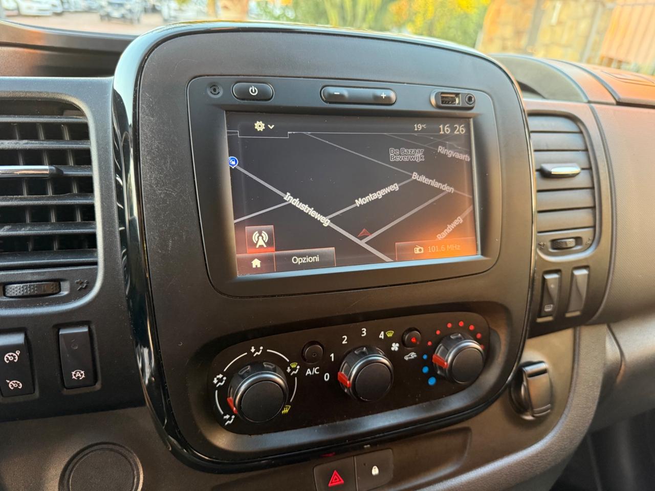 Opel Vivaro 9 POSTI DIESEL 120 CAVALLI