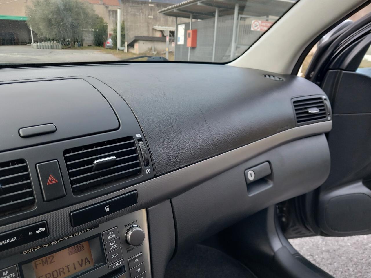 Toyota Avensis SW 2.2 D-4D KM 113000!!!