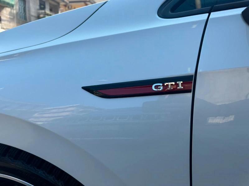 Volkswagen Golf 2.0 TSI GTI DSG