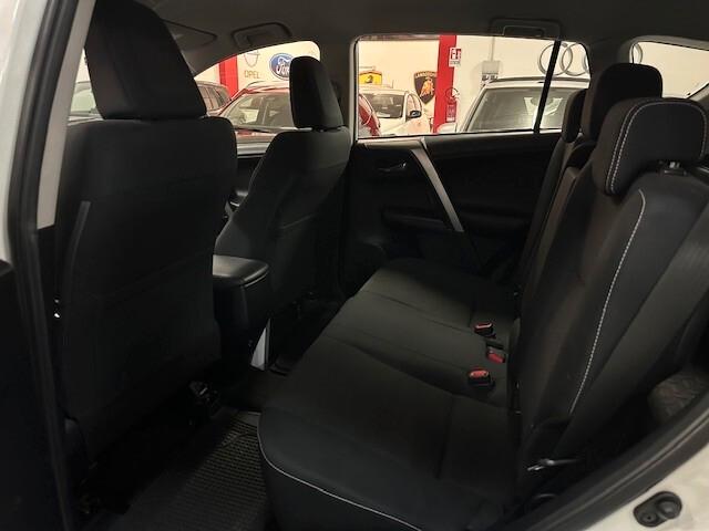 Toyota RAV 4 RAV4 2.0 D-4D 2WD Style White Ed.