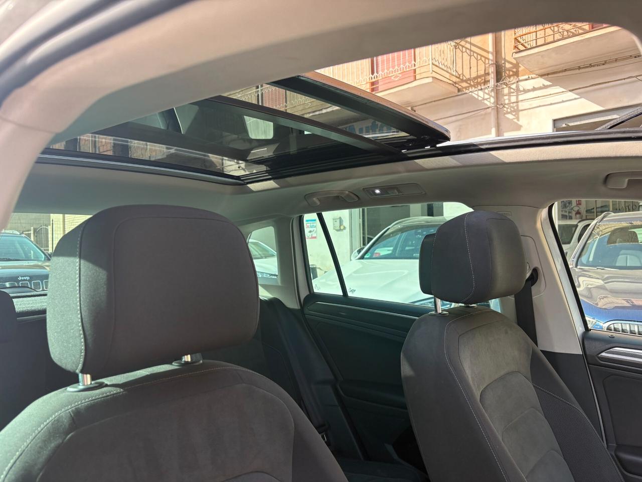 Volkswagen Tiguan 2.0 TDI SCR DSG R-LINE