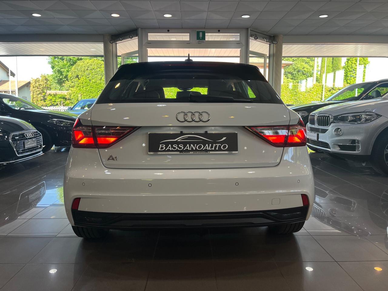 Audi A1 Sportback 25 1.0 tfsi Identity Black 77.000 KM!