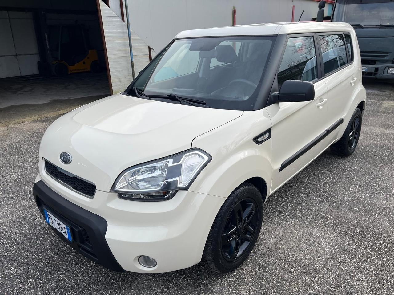 Kia soul -1.6 crdi -full-km 85000-2011