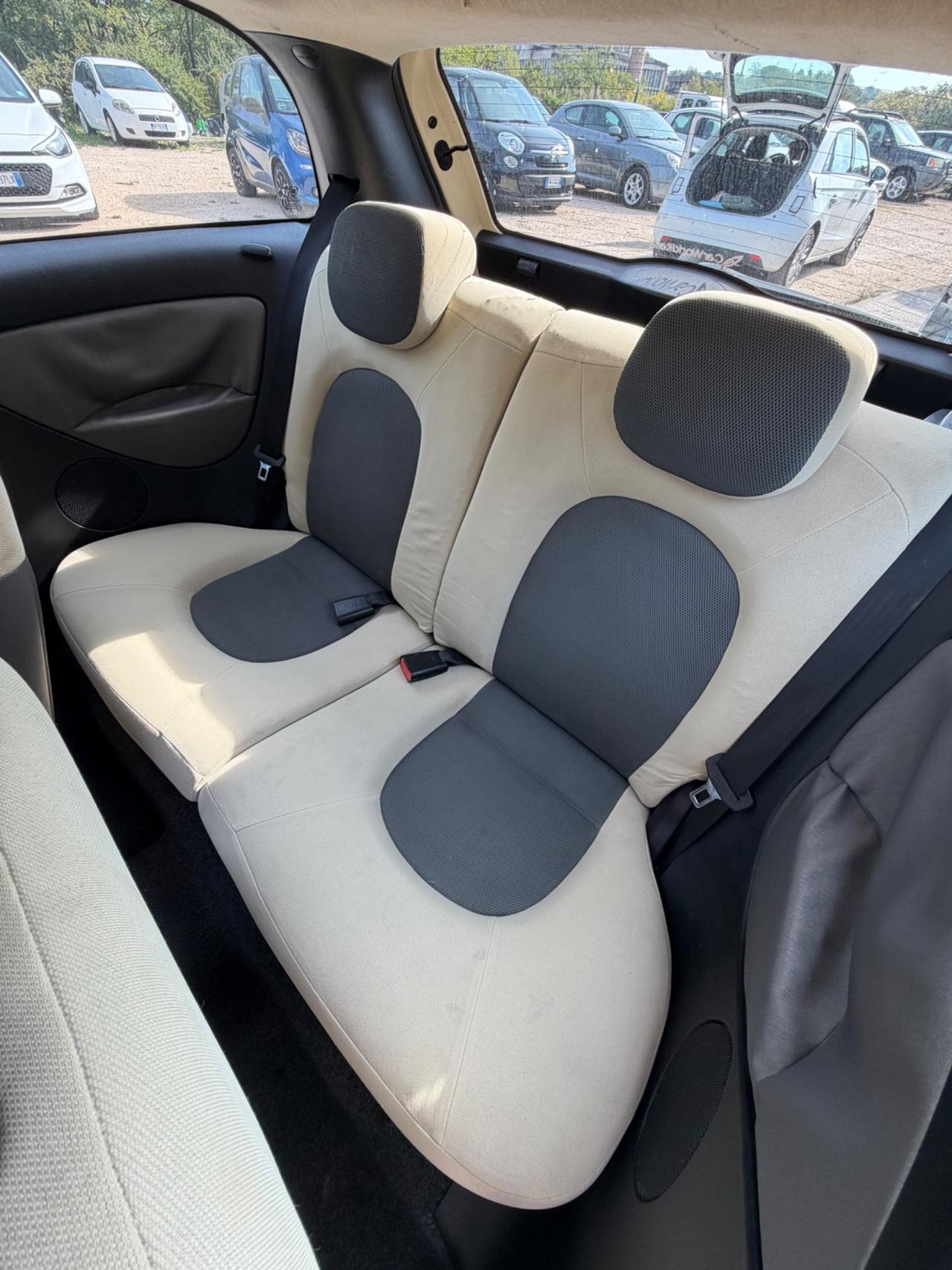 Lancia Ypsilon 1.3 MJT 75 CV Platino