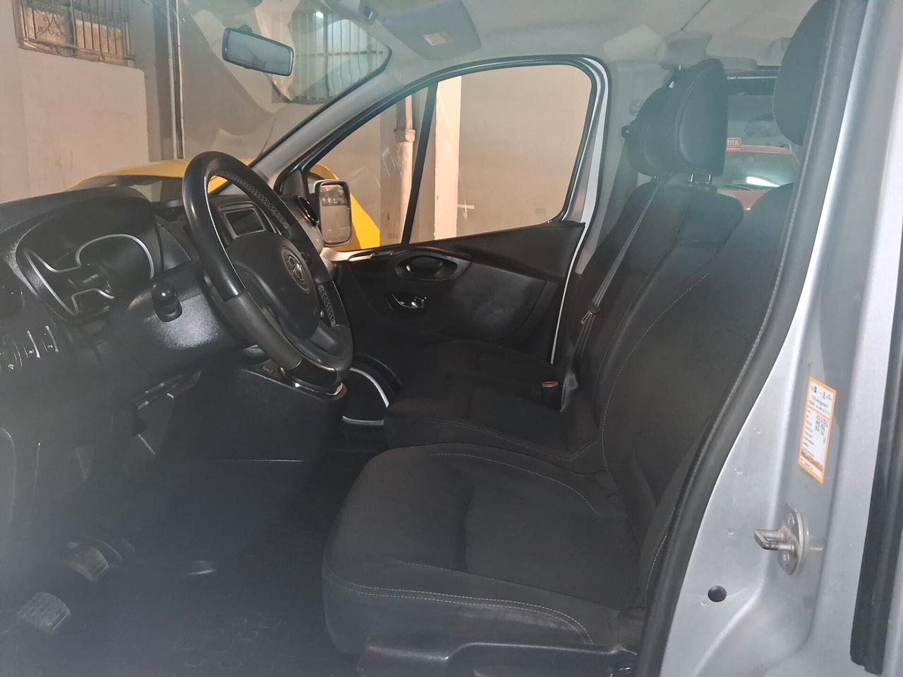 Opel Vivaro 1.6 CDTI uni pro 9 posti (Gancio train