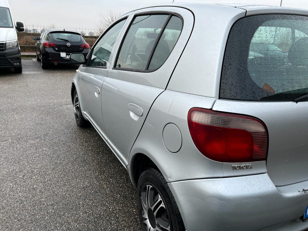 Toyota Yaris 1.0i 16V cat 5 porte Sol SOLI 147320 KM ORIGINALI ADATTA AI NEOPATENTATI