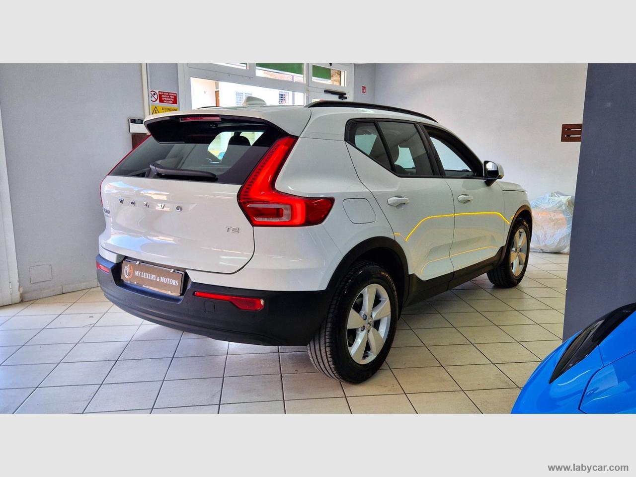 VOLVO XC40 T2 Geartronic Momentum Core CERT*UNIPRO