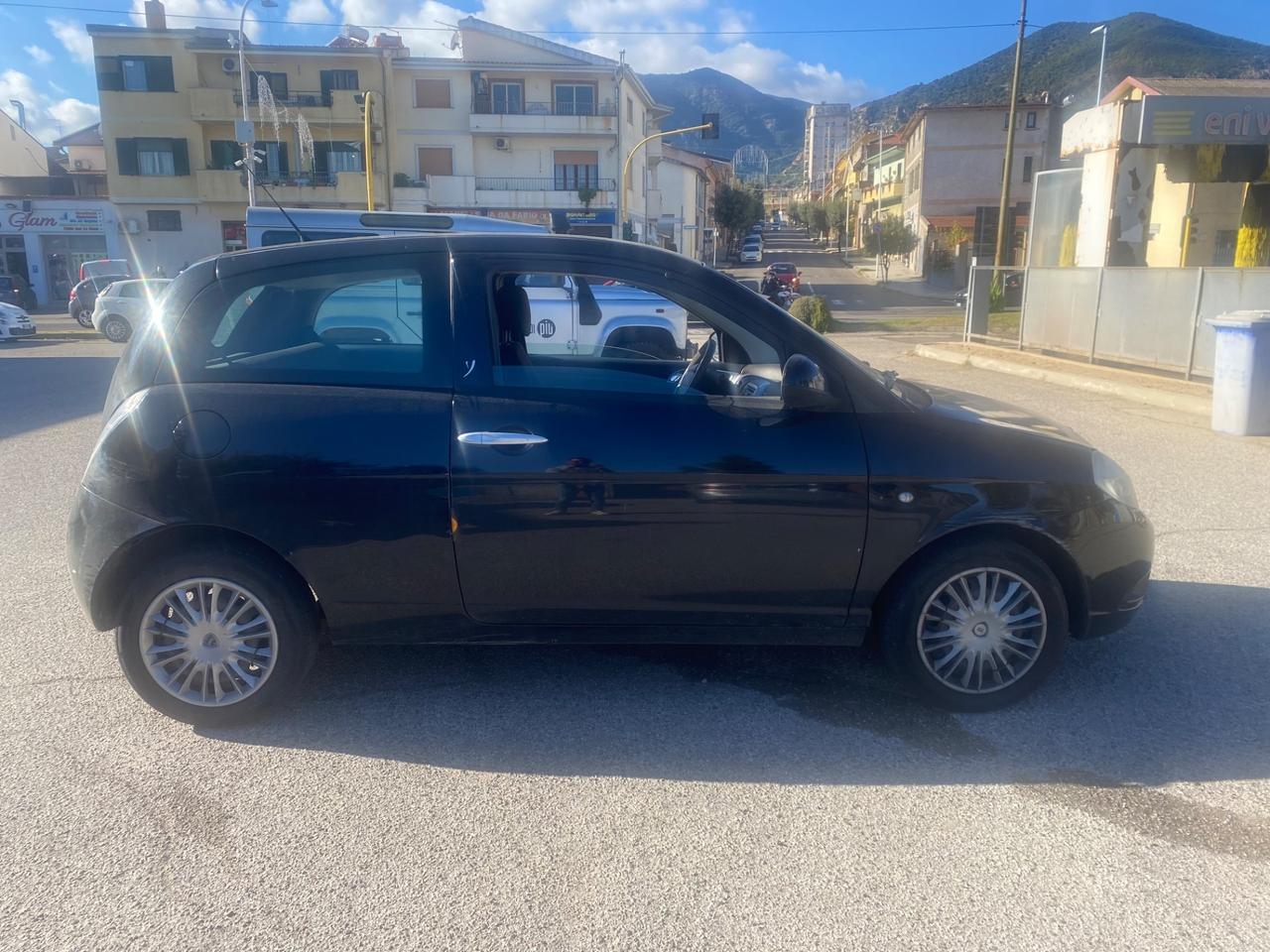 Lancia Ypsilon 1.3 MJT 75 CV Diva