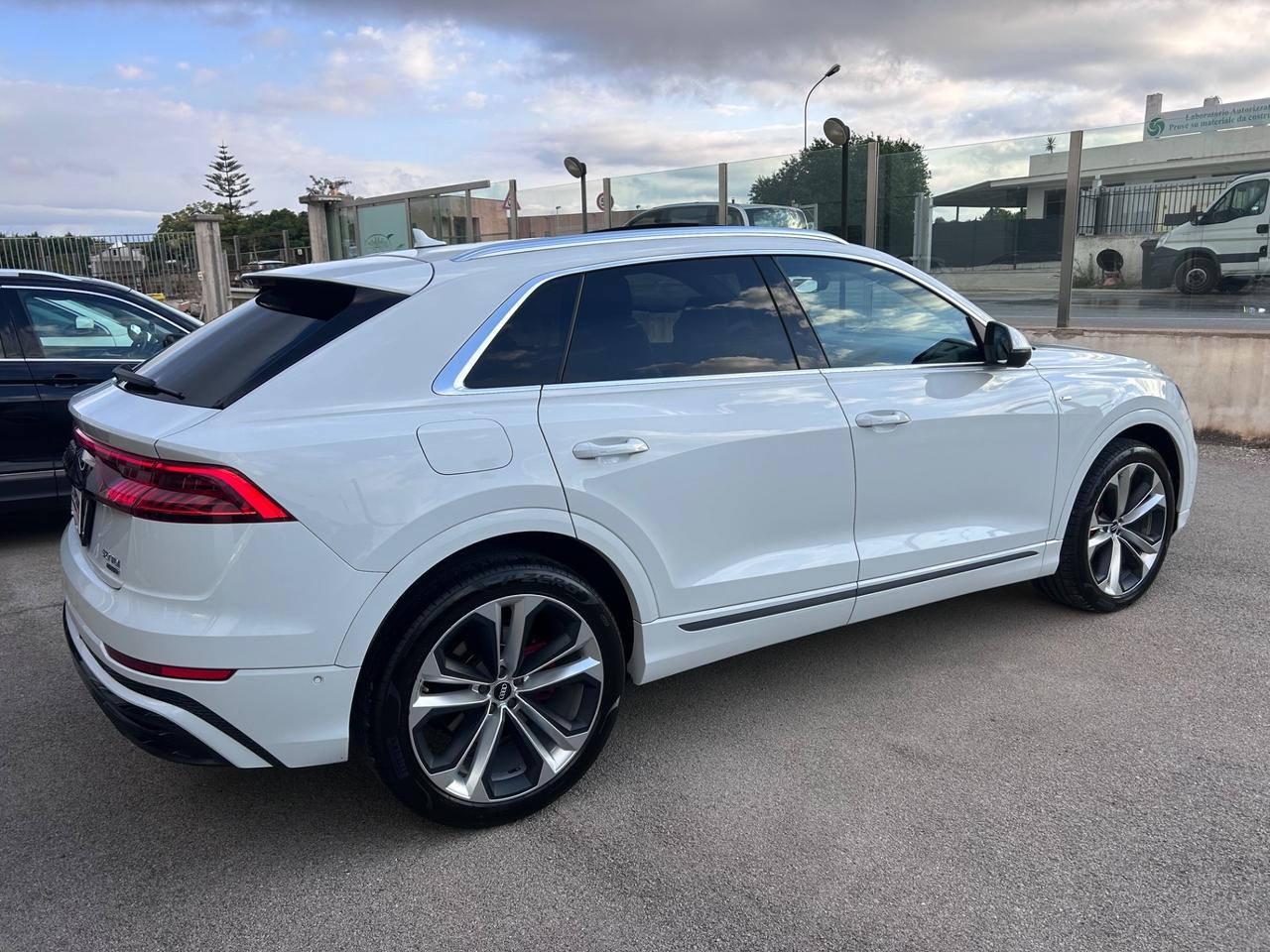 Audi Q8 50 TDI 286 CV quattro S-Line allestimento RS
