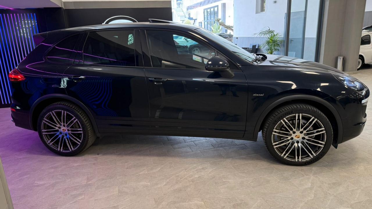 PORSCHE CAYENNE 3.0 DIESEL 2016 PLATINUM EDITION