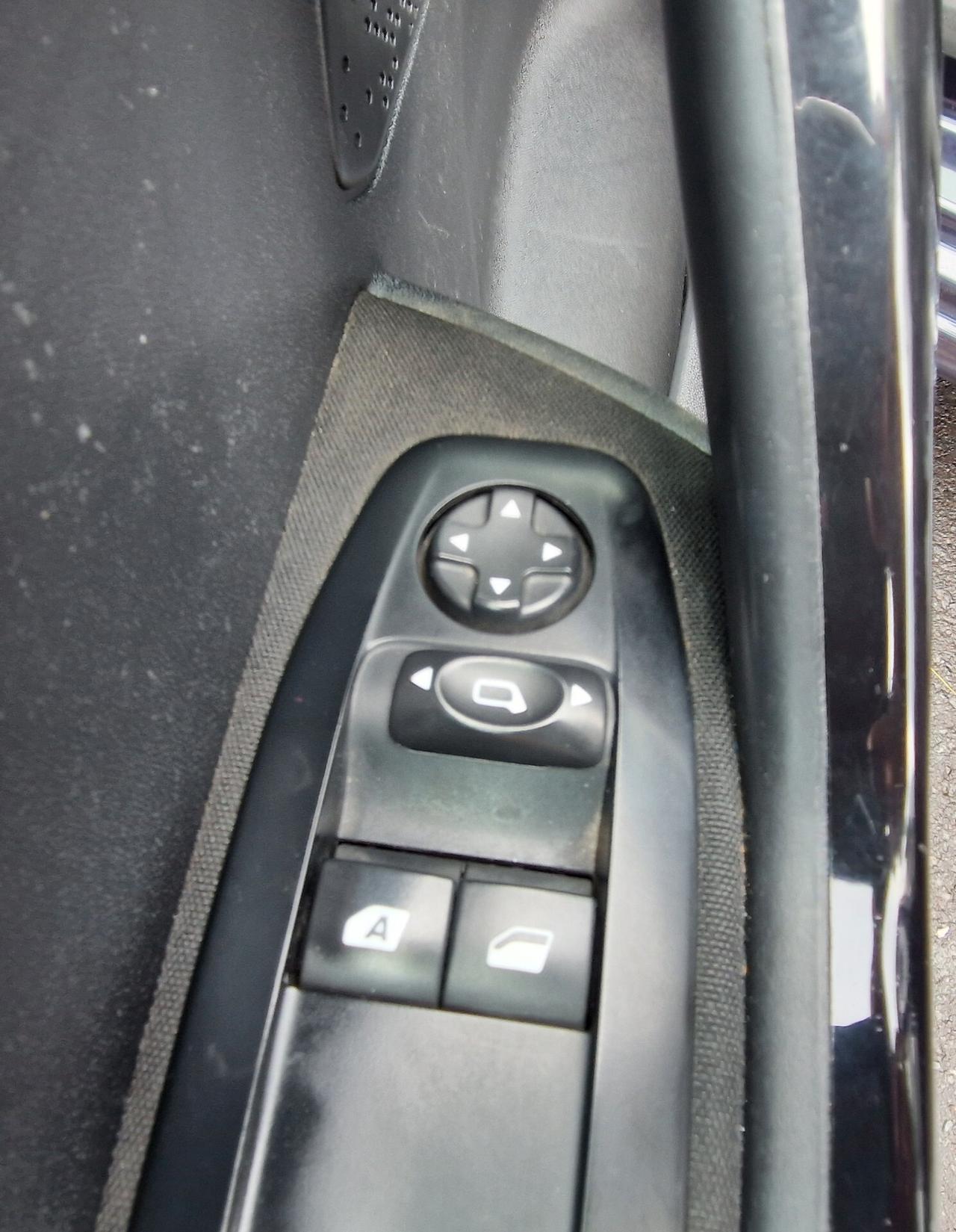 Peugeot 208 BlueHDi 100 5 porte Allure