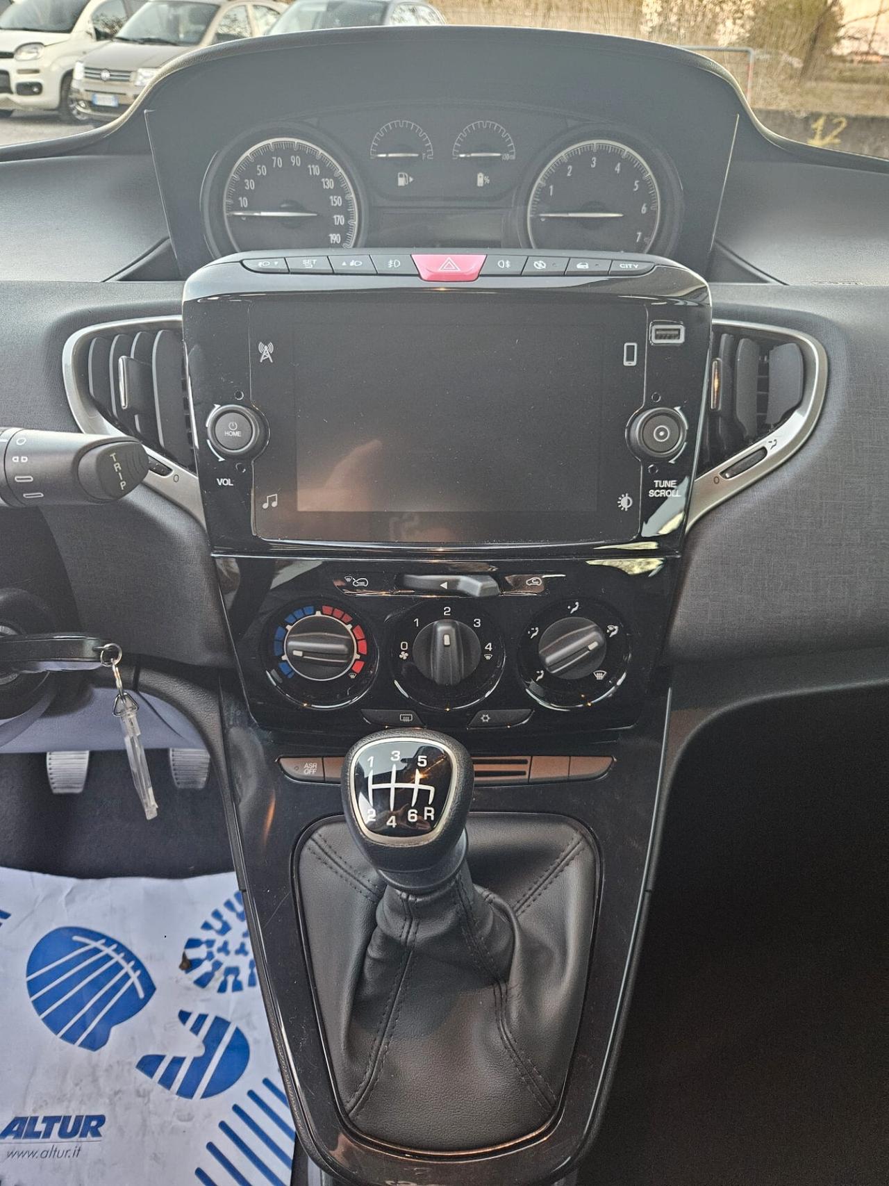 Lancia Ypsilon 1.0 FireFly 5 porte S&S Hybrid Gold