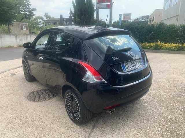 Lancia Ypsilon Gold Hybrid 1.0 FireFly