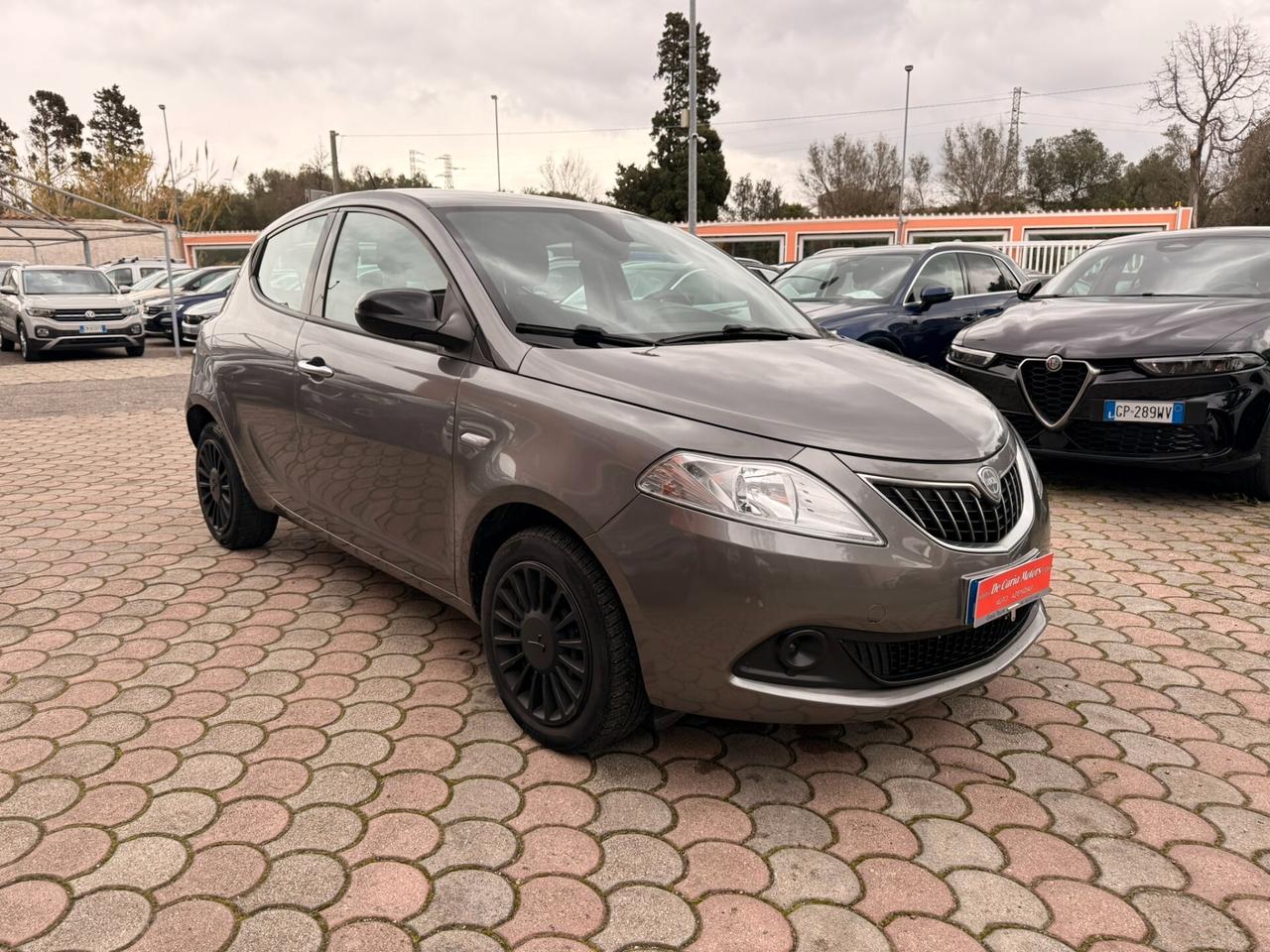 LANCIA Ypsilon Hybrid 1.0 Benz. 70CV Silver - 2022