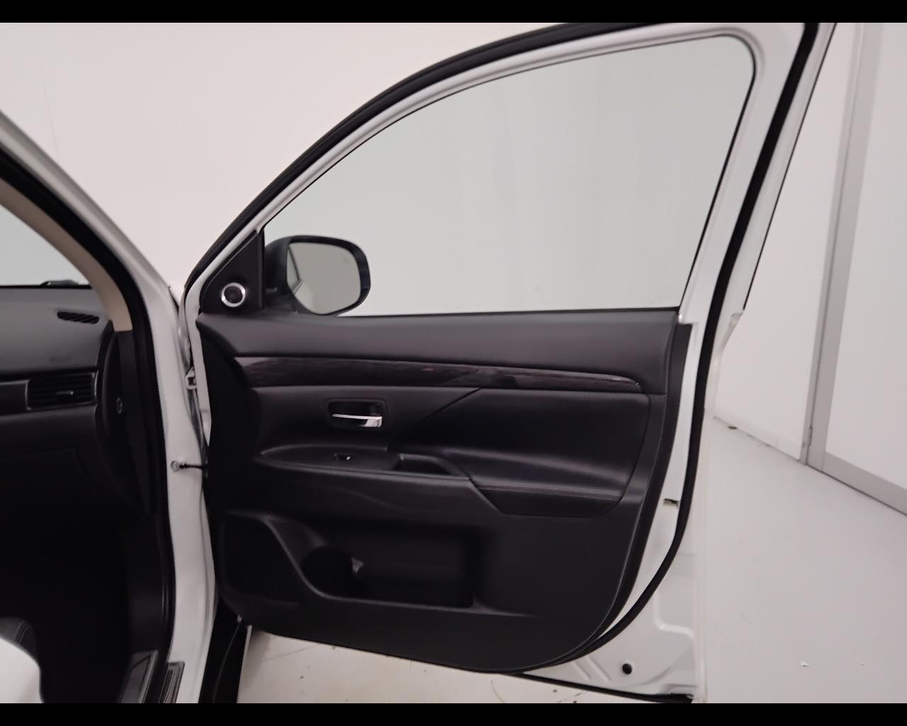 MITSUBISHI Outlander III 2016 - Outlander 2.2 Instyle Plus Sda Diam.Pac