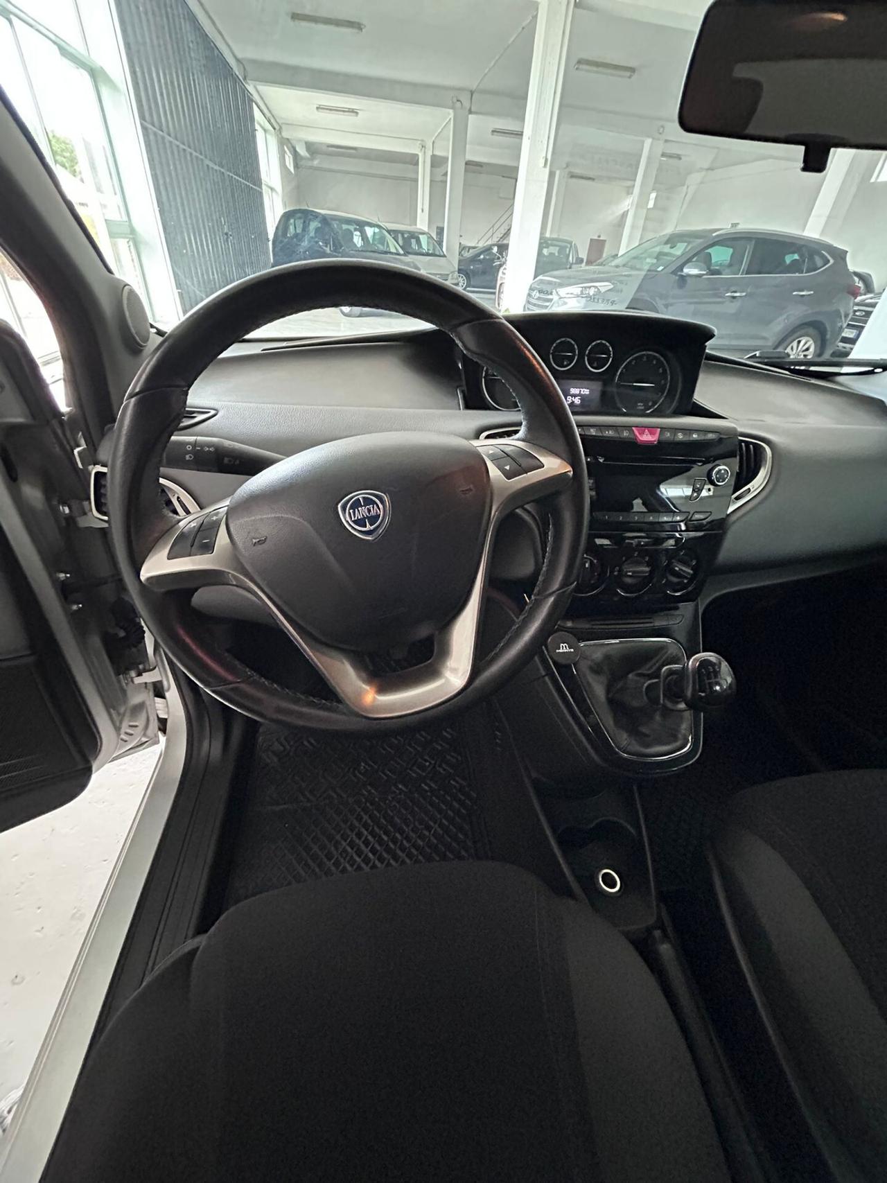 Lancia Ypsilon 1.2 69 CV 5 porte S&S Silver