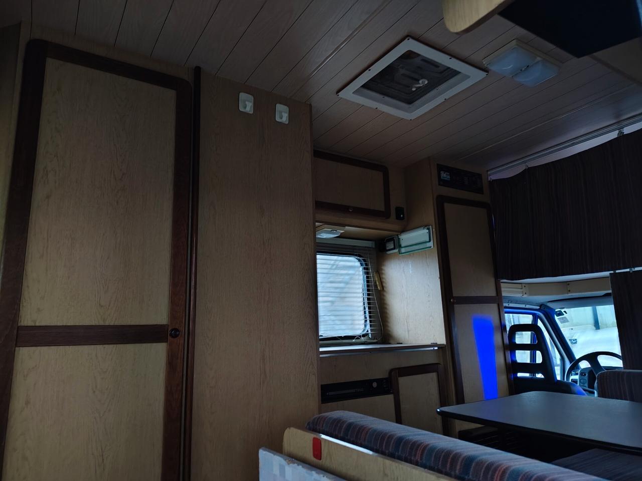 Ford transit camper 5 6 posti. Gasolio 2.5 posti puro