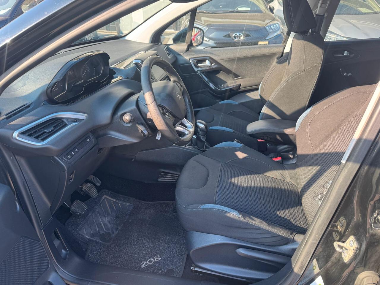 Peugeot 208 1.6 e-HDi 92 CV Stop&Start 5 porte Allure *NEOPATENTATI*