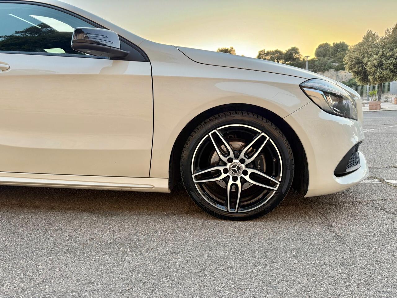Mercedes A 200 136 CV Premium/NIGHT EDITION/TETTO