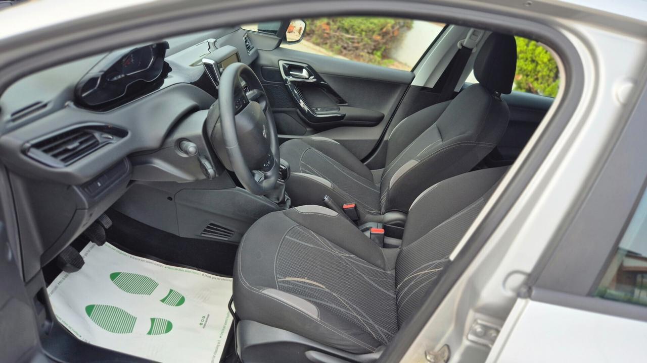 Peugeot 208 1.2BENZ/60KW/ 82 CV 5 porte /OK NEOPATENTATI