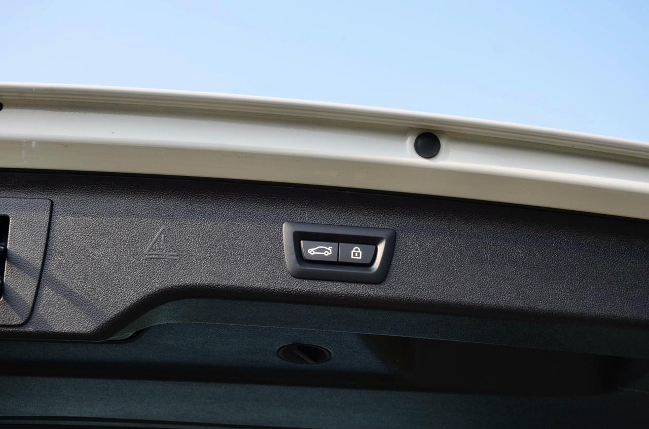 BMW 540d TOURING MHEV 48V XDRIVE MSPORT 340cv AUT, UNICOPROPRIETARIO, GARANZIA BMW, PACCHETTO MANUTENZIONE, UFF ITALIANA, FULL LED, RETROCAMERA, 20", PERMUTE