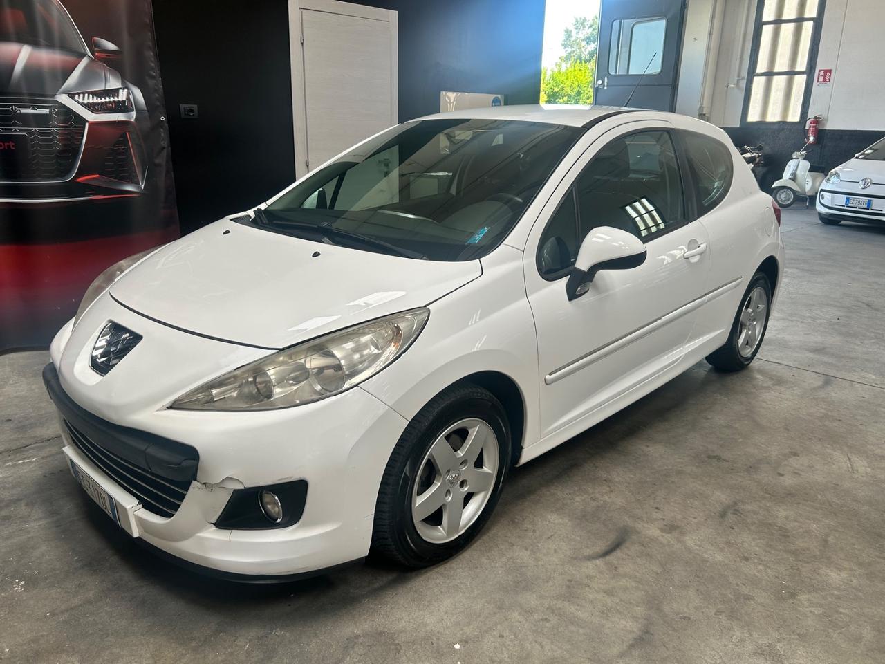 Peugeot 207 1400 hdi 60 cv neopatentati