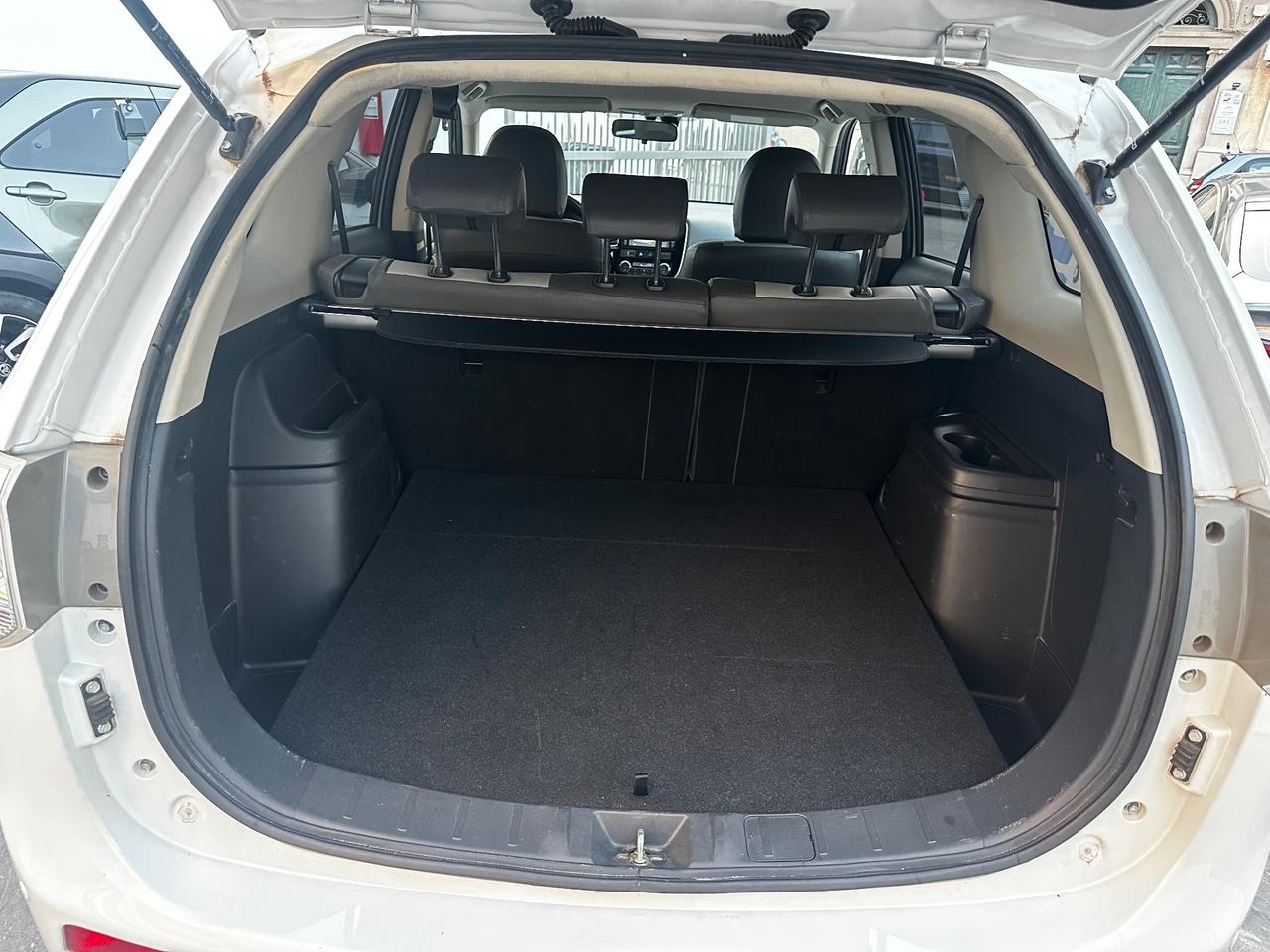 Mitsubishi Outlander 2.2 DI-D 4WD Intense