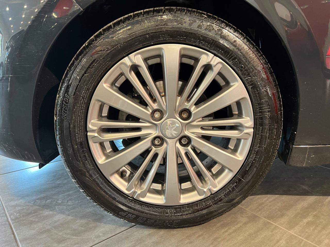 Peugeot 208 PureTech 82 5p. GPL Active