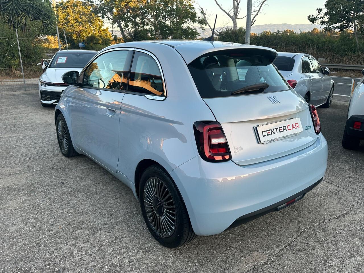 Fiat 500 500e Berlina 42 kWh La Prima