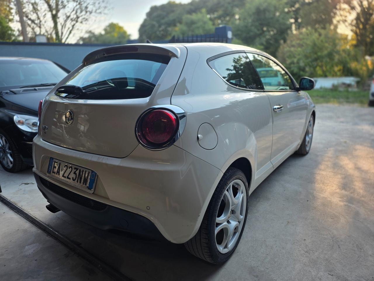 Alfa Romeo MiTo 1.6 JTDm 16V Distinctive Sport Pack