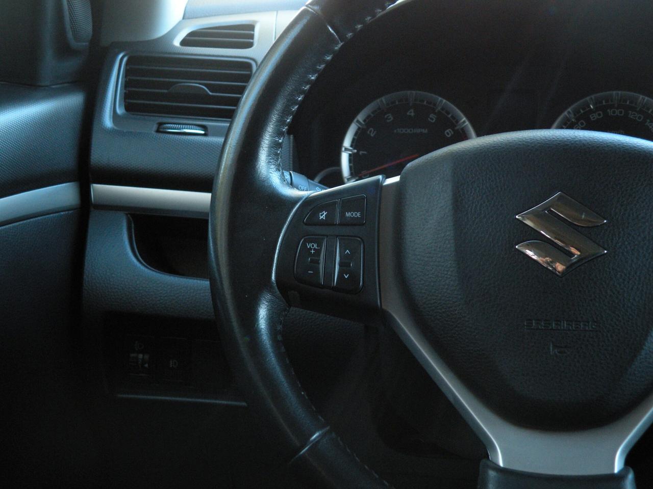 SUZUKI SWIFT 1.2 VVT 94CV 4WD Top 2011
