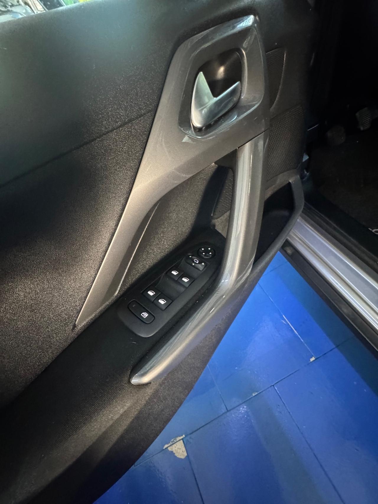 Peugeot 2008 PureTech 82 Access