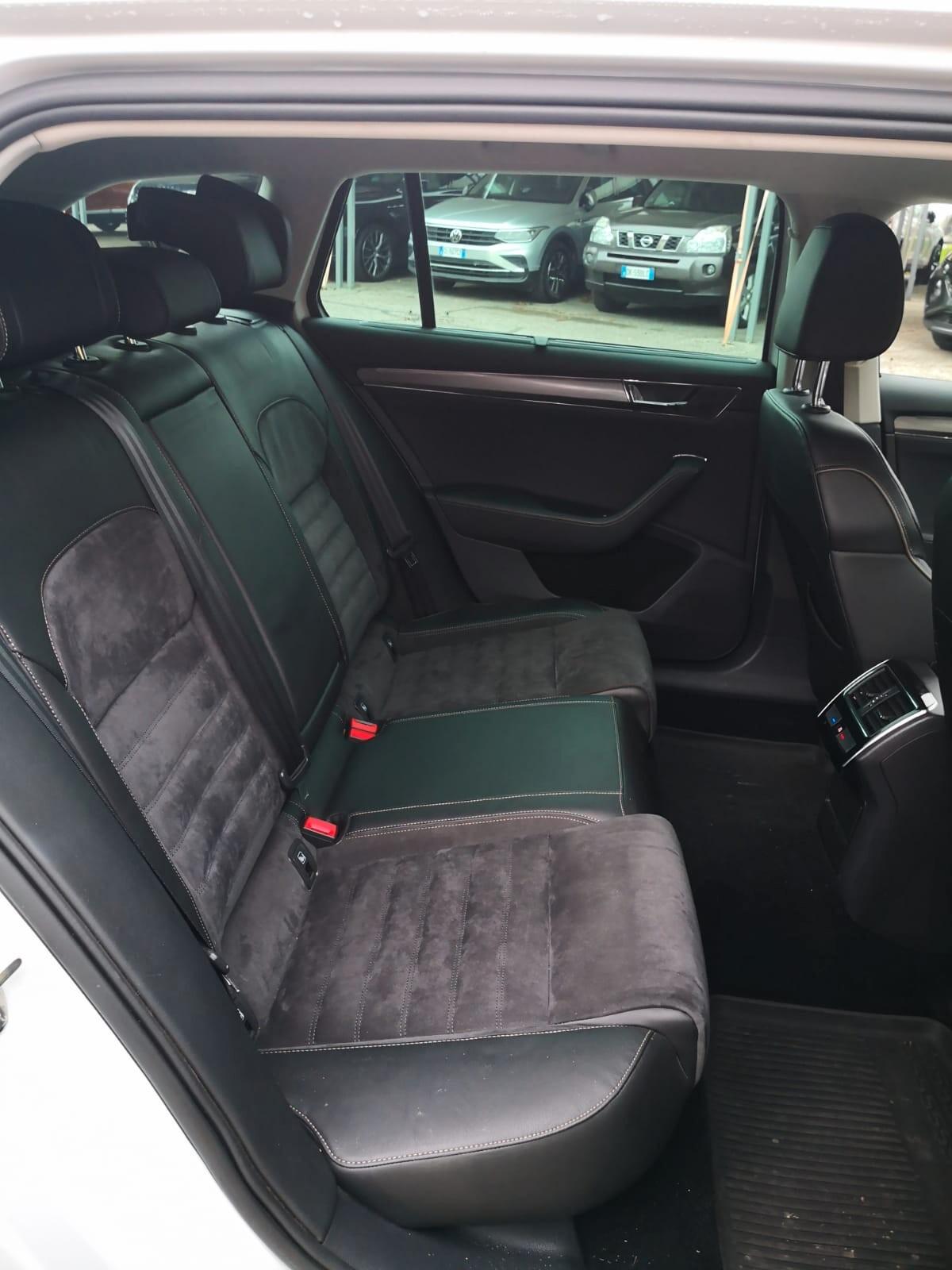 Skoda Superb 2.0 TDI 190 CV SCR DSG 4x4 Wagon Scout