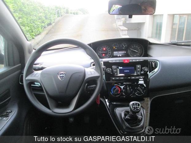 Lancia Ypsilon 1.0 FireFly 5 porte S&S Hybrid Oro