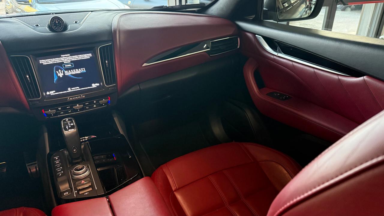 Maserati Levante V6 Diesel AWD Gransport tetto