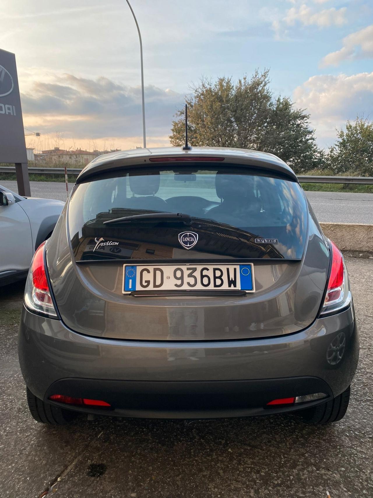 Lancia Ypsilon 1.0 FireFly 5 porte S&S Hybrid Ecochic Silver