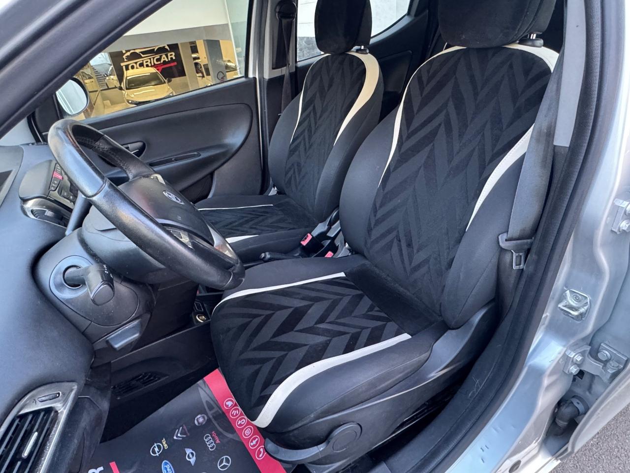 Lancia Ypsilon 1.3 MJT 16V 80 CV 5 porte S&S Silver