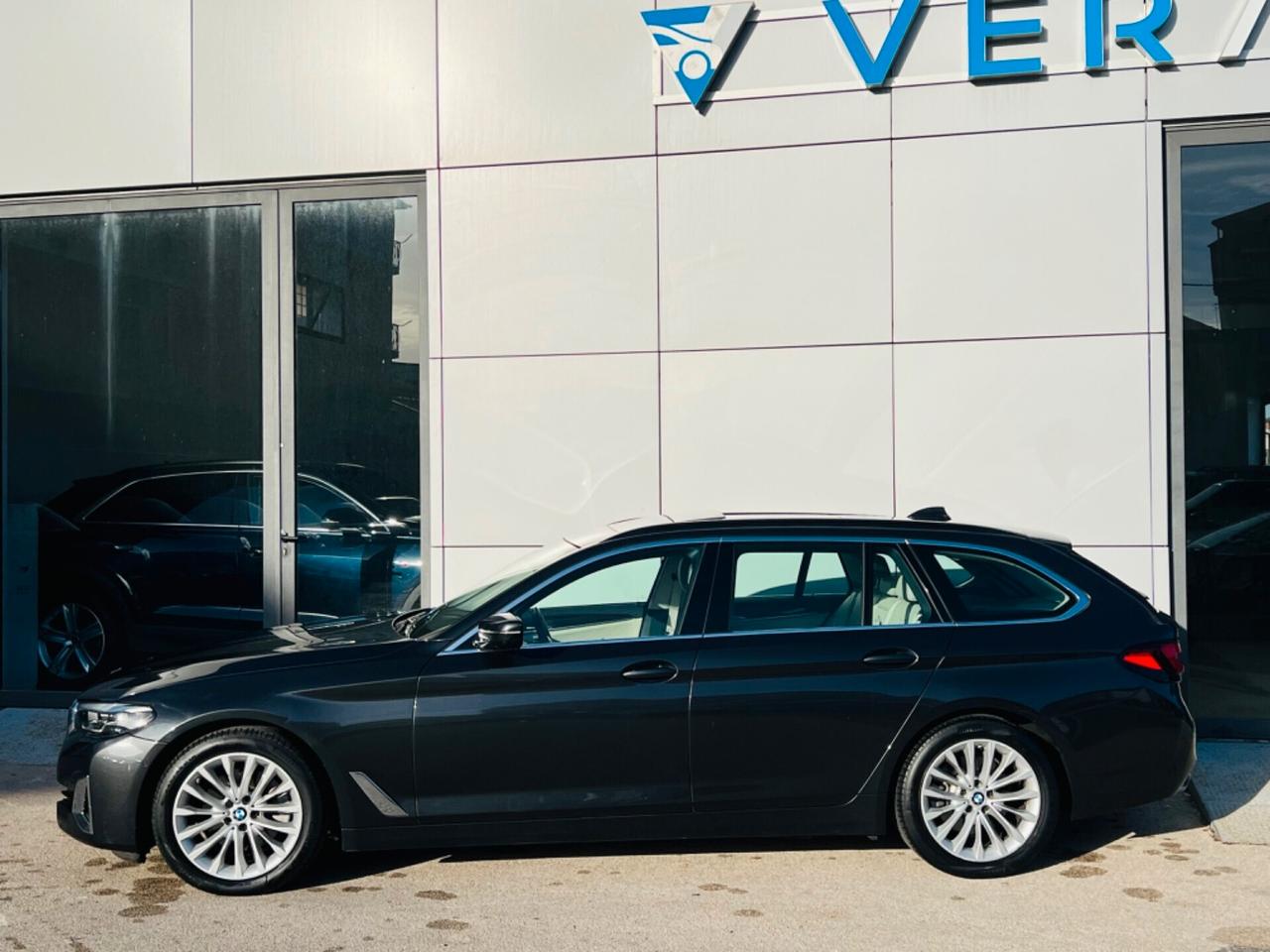 Bmw 520d xDrive Touring Luxury - possibilità noleggio no scoring