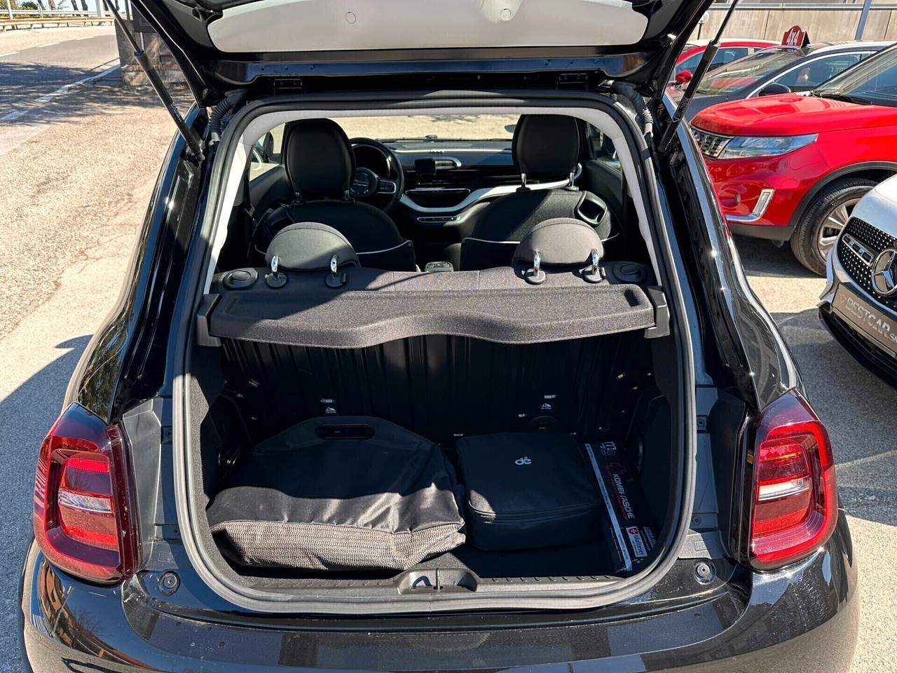 Fiat 500 e FULL-ELETTRIC / SOLO 7.000 km. * COME NUOVA *