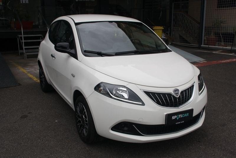 Lancia Ypsilon 1.0 FireFly 5 porte S&S Hybrid Platino