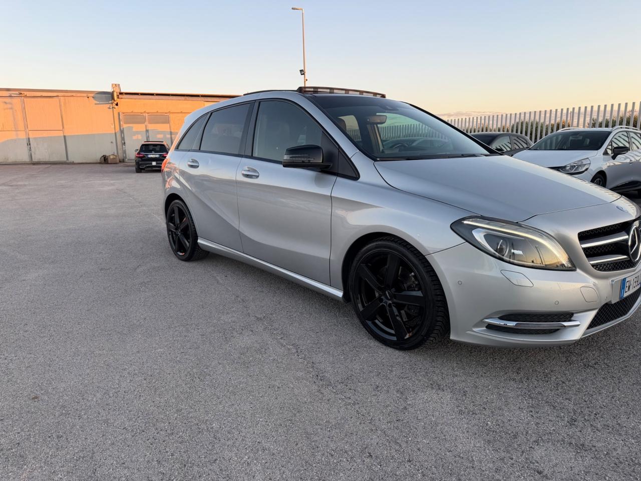 MERCEDES-BENZ B 220 CDI 170CV IPERFULL TETTO MY14