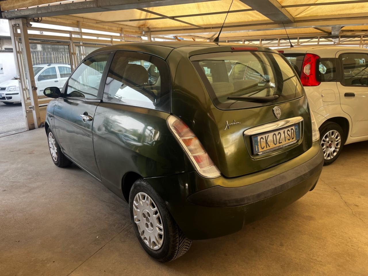 Lancia Ypsilon 1.2 16V Platino
