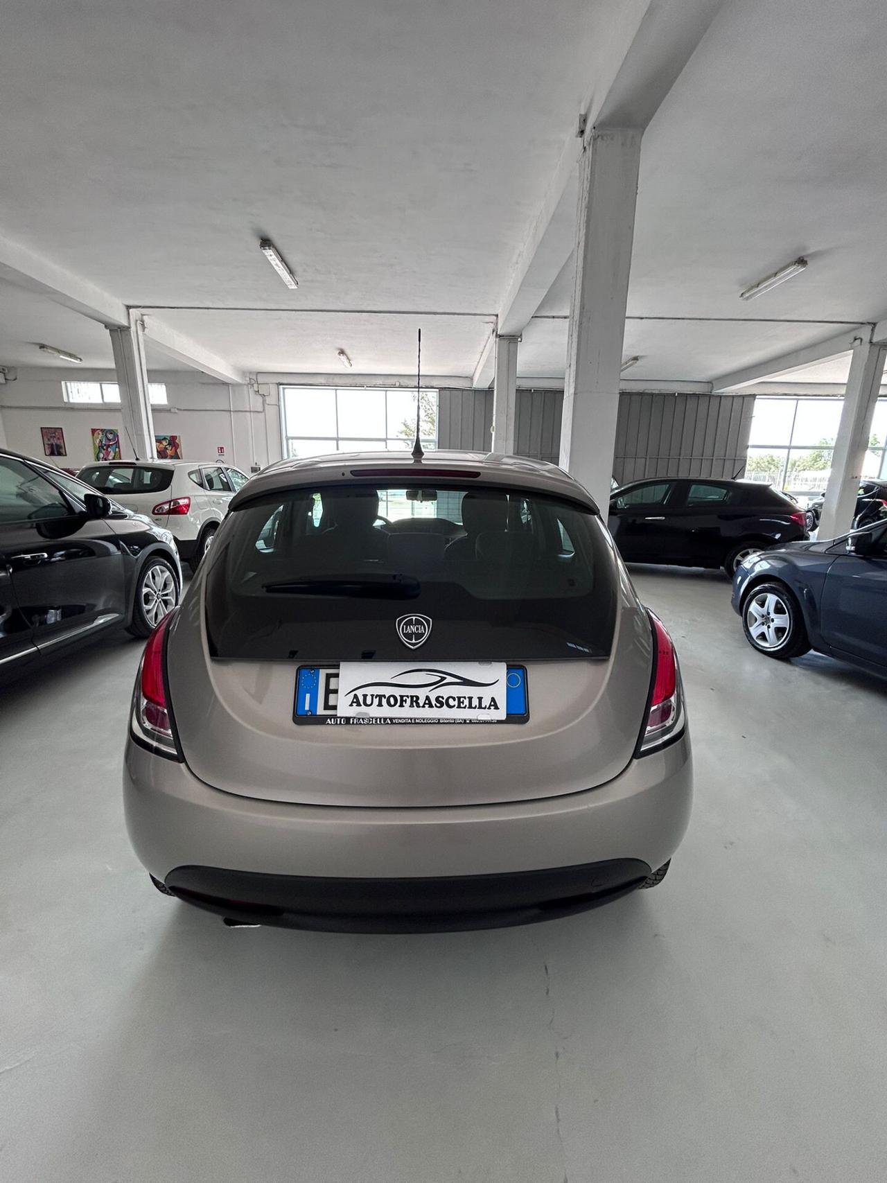 Lancia Ypsilon 1.2 69 CV 5 porte S&S Silver