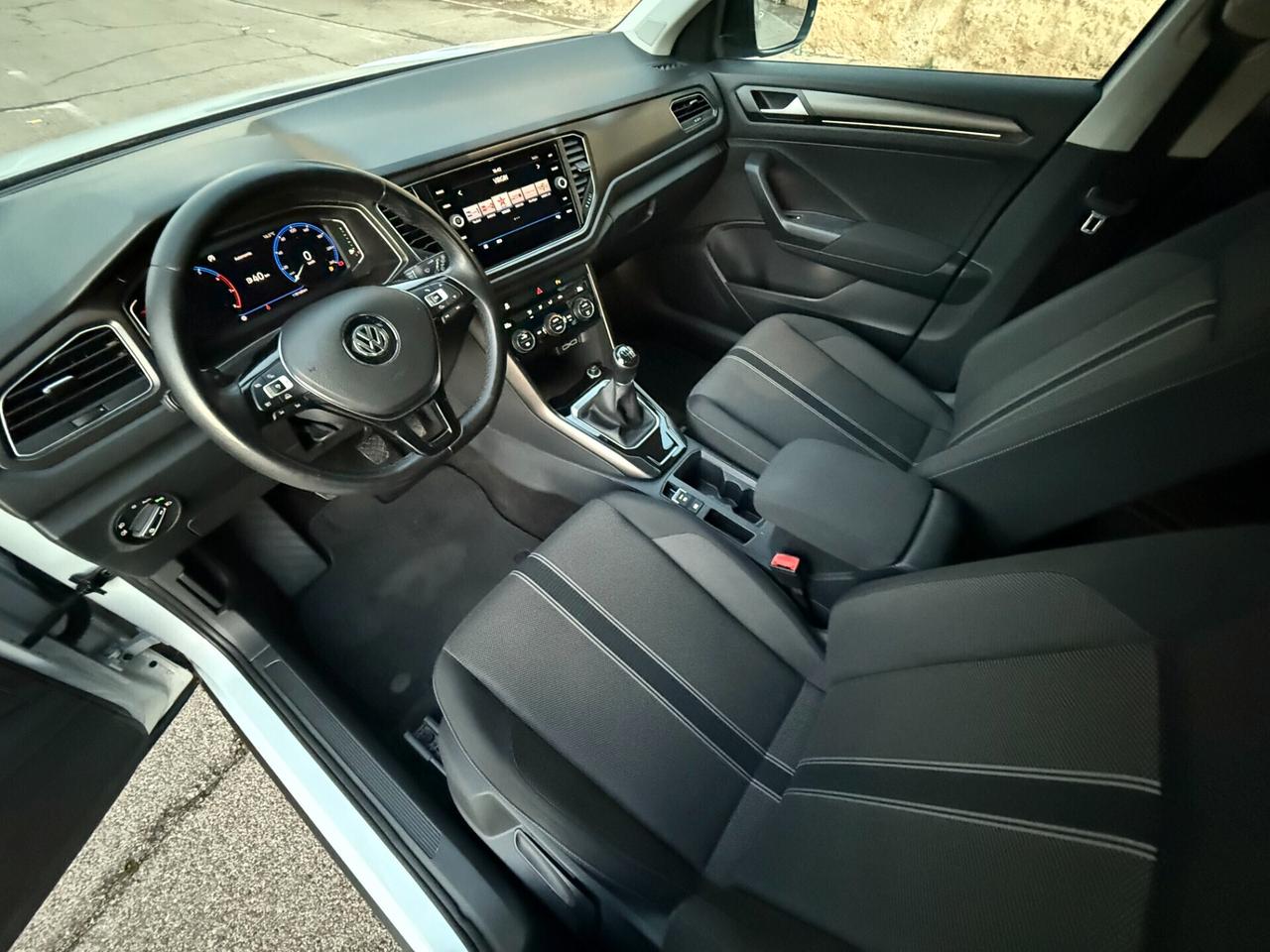 Volkswagen T-Roc/1.0 TSI 116 CV/CAR PLAY/CERCHI 17"/NEO