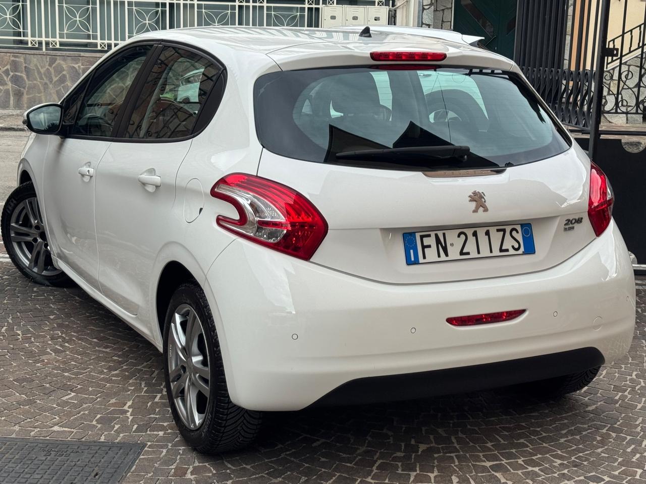 Peugeot 208 1.6 e-HDi 92 CV Stop&Start 5 porte Allure